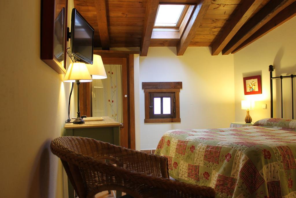 Hostal Rural Luna Y Hostal Rural Lunaposada Candeleda Room photo
